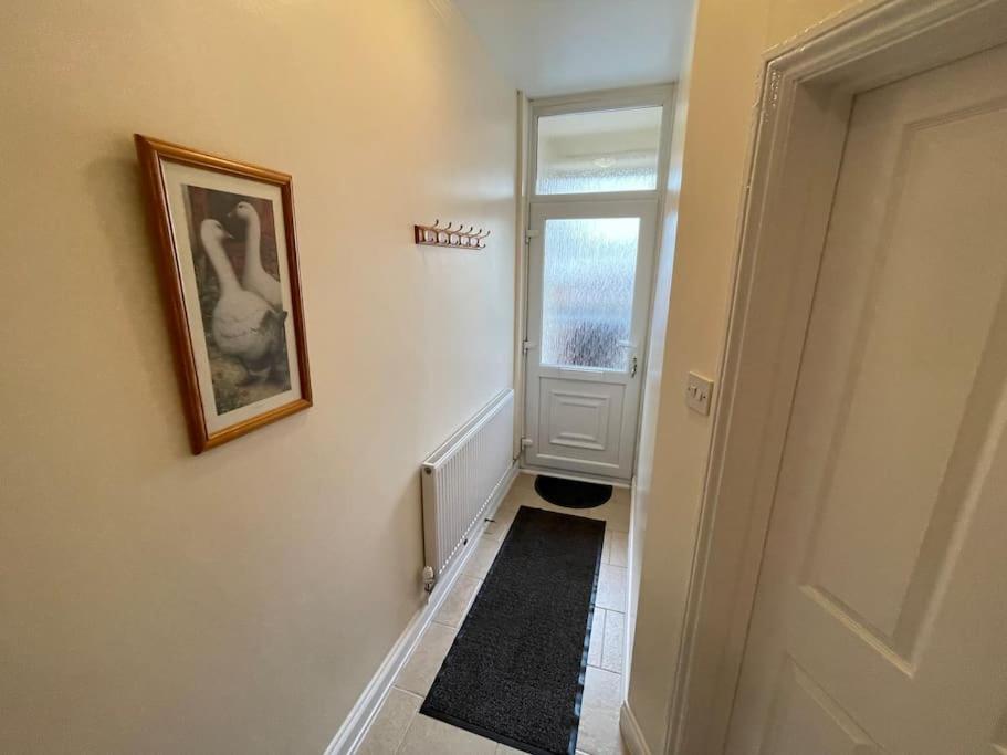 Beanies Lornestreet Four Bed House Apartment สวินดอน ภายนอก รูปภาพ