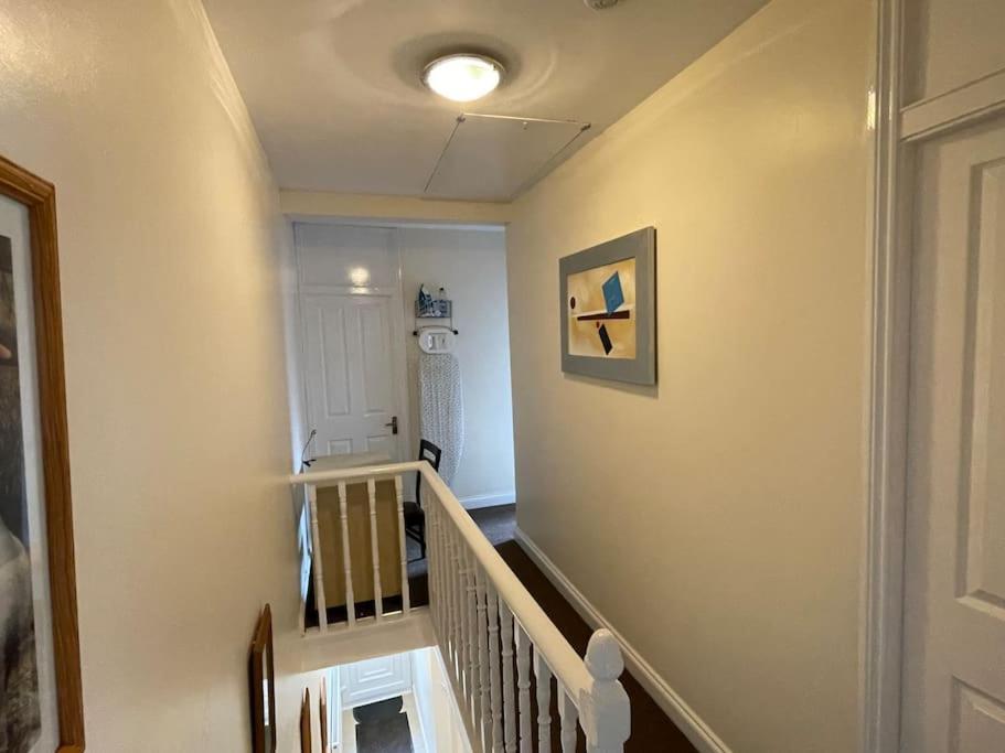 Beanies Lornestreet Four Bed House Apartment สวินดอน ภายนอก รูปภาพ