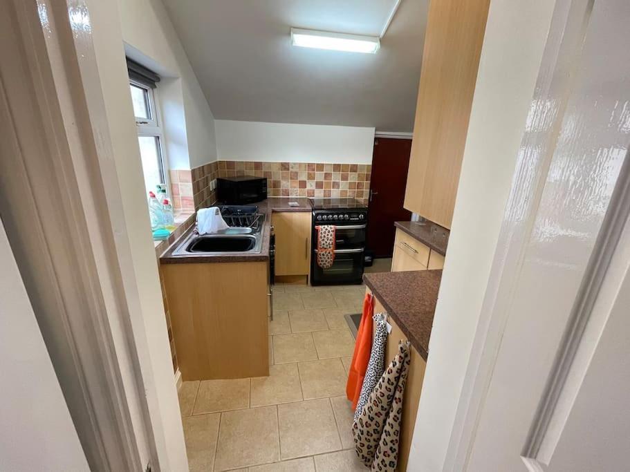 Beanies Lornestreet Four Bed House Apartment สวินดอน ภายนอก รูปภาพ
