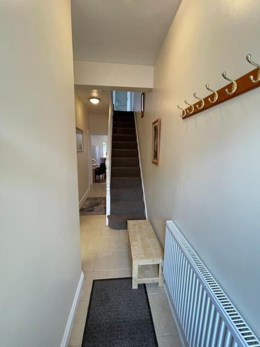Beanies Lornestreet Four Bed House Apartment สวินดอน ภายนอก รูปภาพ