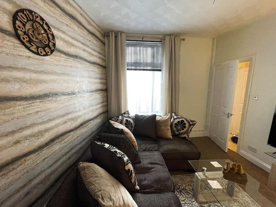 Beanies Lornestreet Four Bed House Apartment สวินดอน ภายนอก รูปภาพ