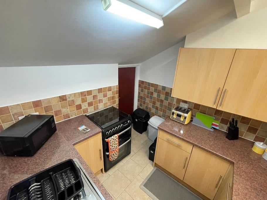 Beanies Lornestreet Four Bed House Apartment สวินดอน ภายนอก รูปภาพ