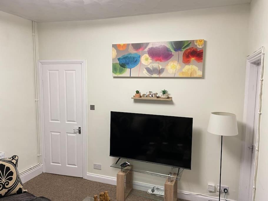Beanies Lornestreet Four Bed House Apartment สวินดอน ภายนอก รูปภาพ