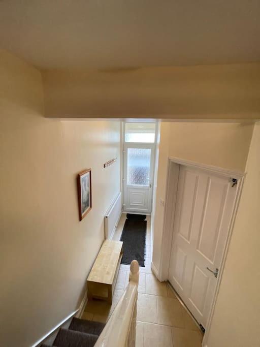 Beanies Lornestreet Four Bed House Apartment สวินดอน ภายนอก รูปภาพ