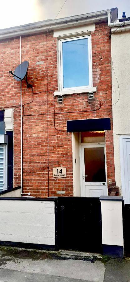 Beanies Lornestreet Four Bed House Apartment สวินดอน ภายนอก รูปภาพ