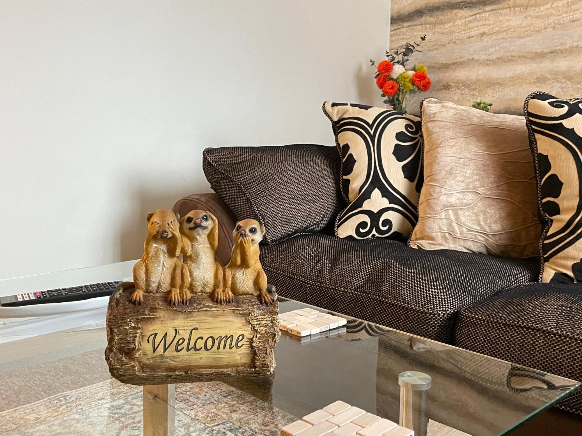 Beanies Lornestreet Four Bed House Apartment สวินดอน ภายนอก รูปภาพ