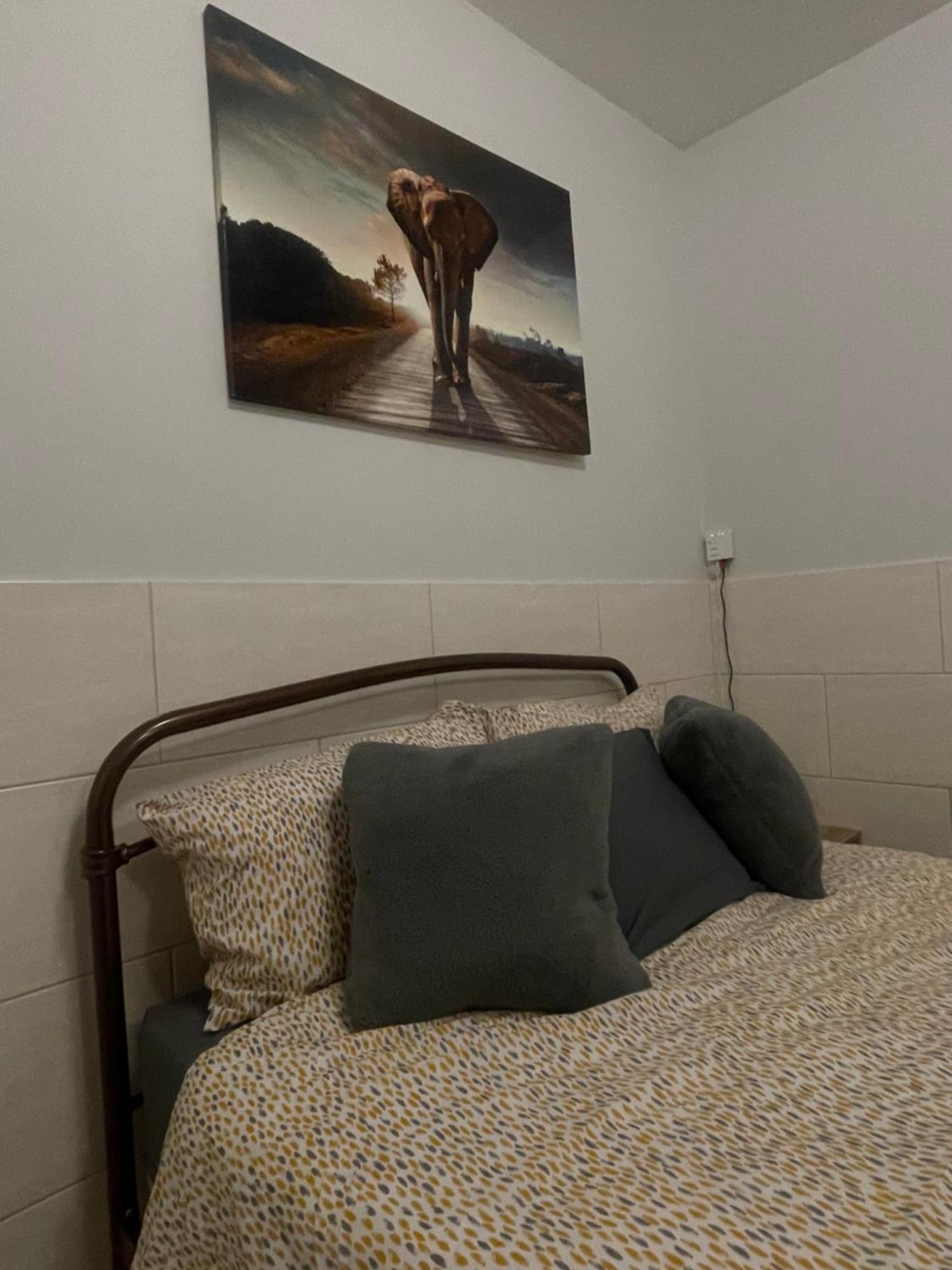 Beanies Lornestreet Four Bed House Apartment สวินดอน ภายนอก รูปภาพ