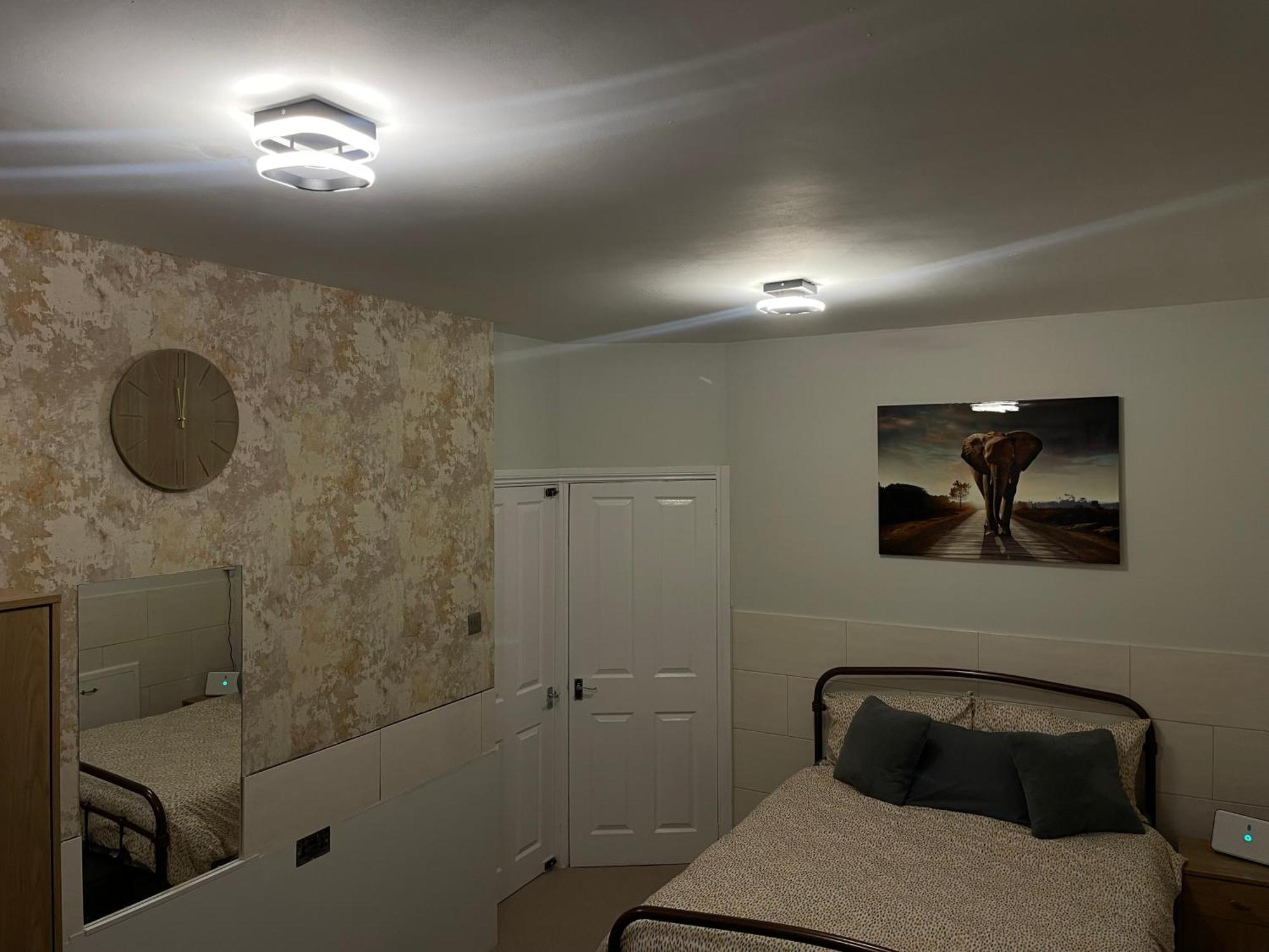 Beanies Lornestreet Four Bed House Apartment สวินดอน ภายนอก รูปภาพ