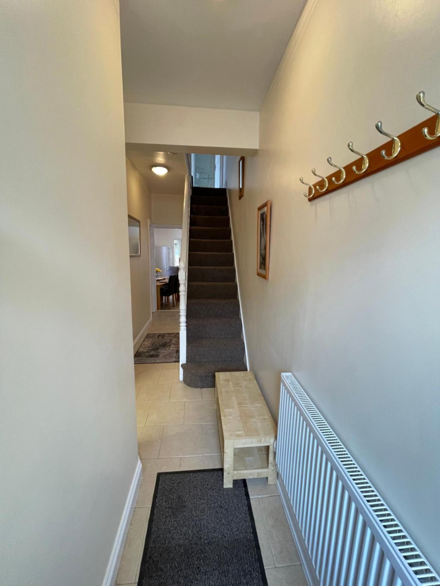 Beanies Lornestreet Four Bed House Apartment สวินดอน ภายนอก รูปภาพ