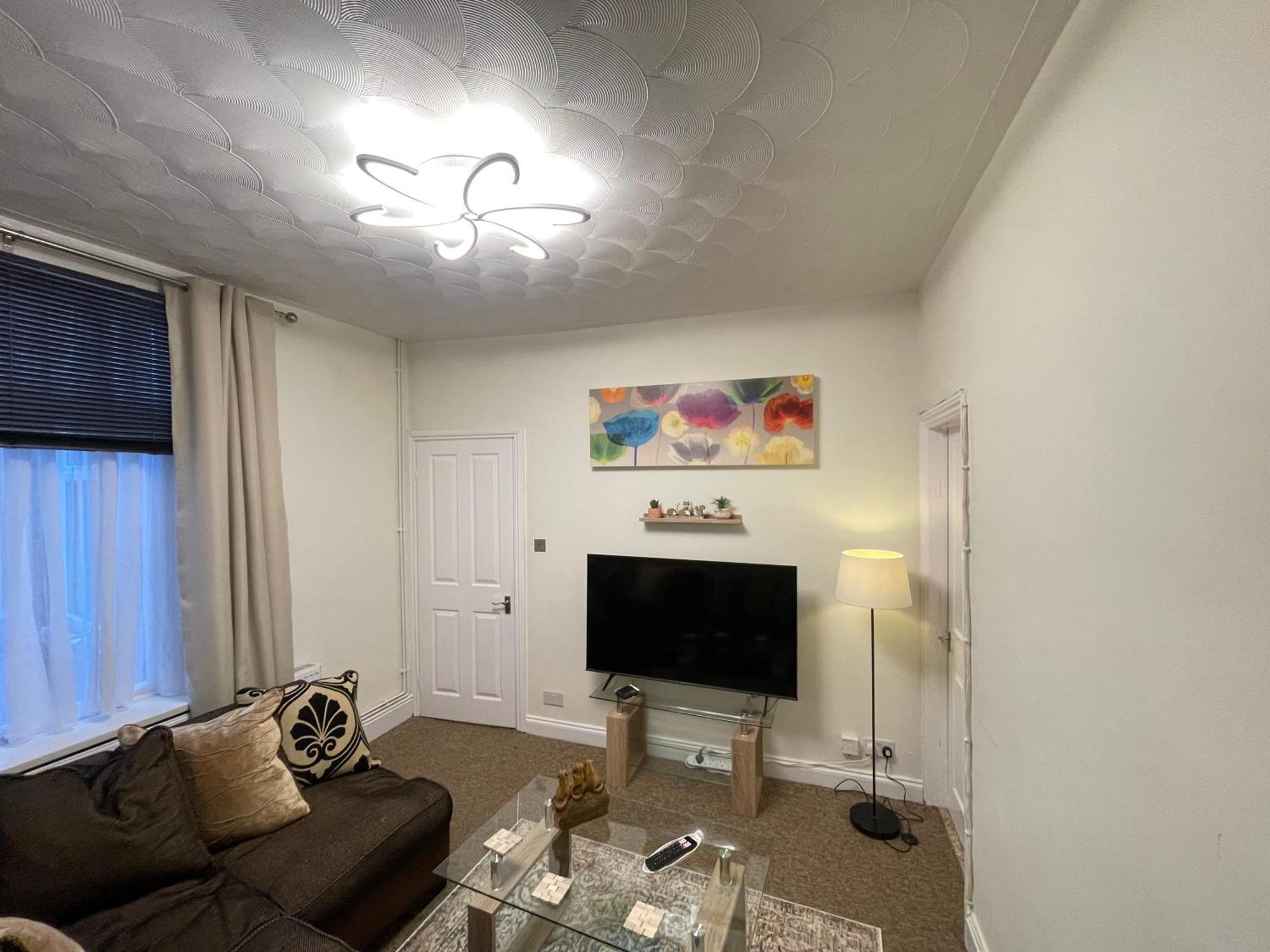 Beanies Lornestreet Four Bed House Apartment สวินดอน ภายนอก รูปภาพ
