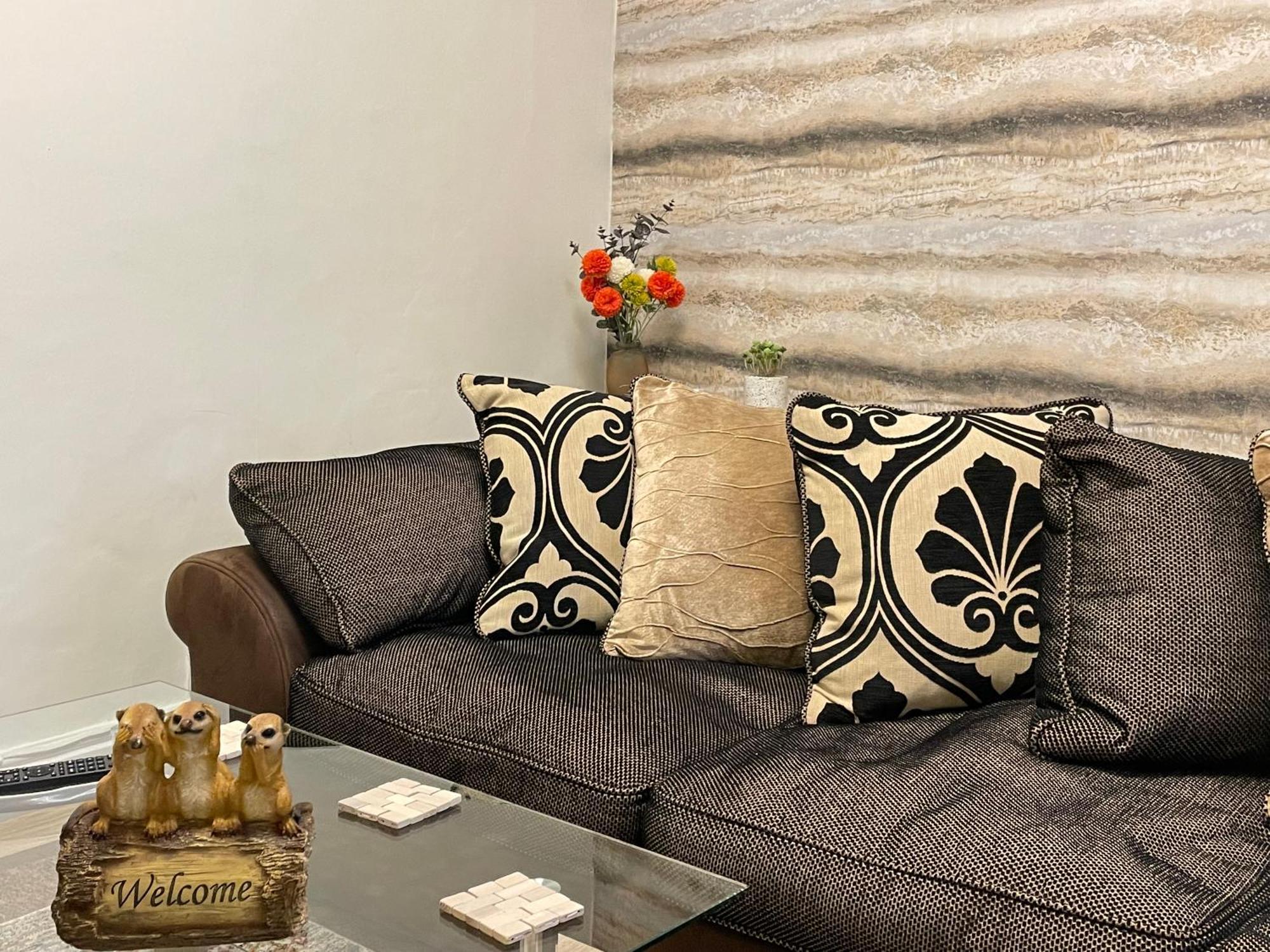 Beanies Lornestreet Four Bed House Apartment สวินดอน ภายนอก รูปภาพ