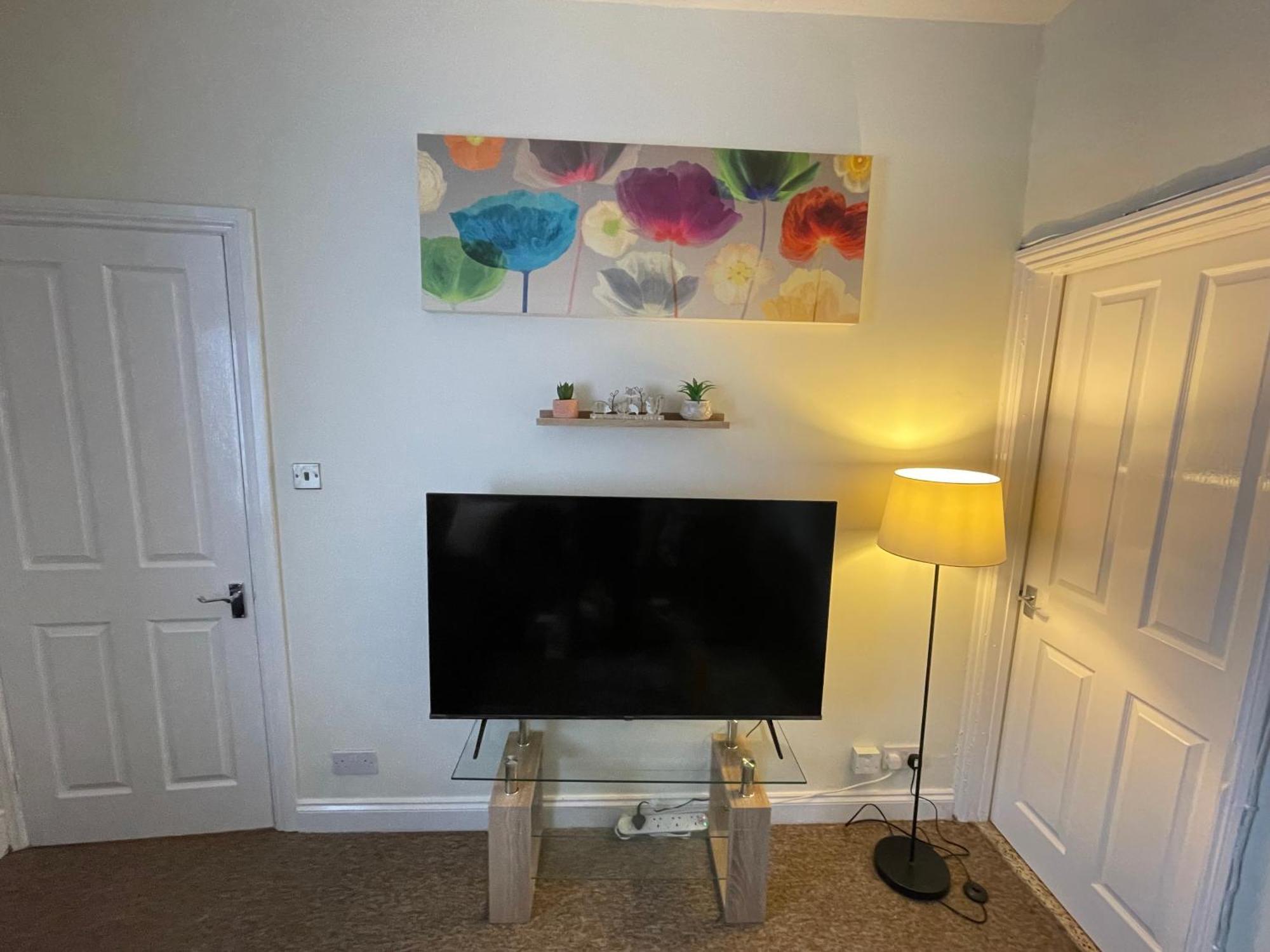 Beanies Lornestreet Four Bed House Apartment สวินดอน ภายนอก รูปภาพ